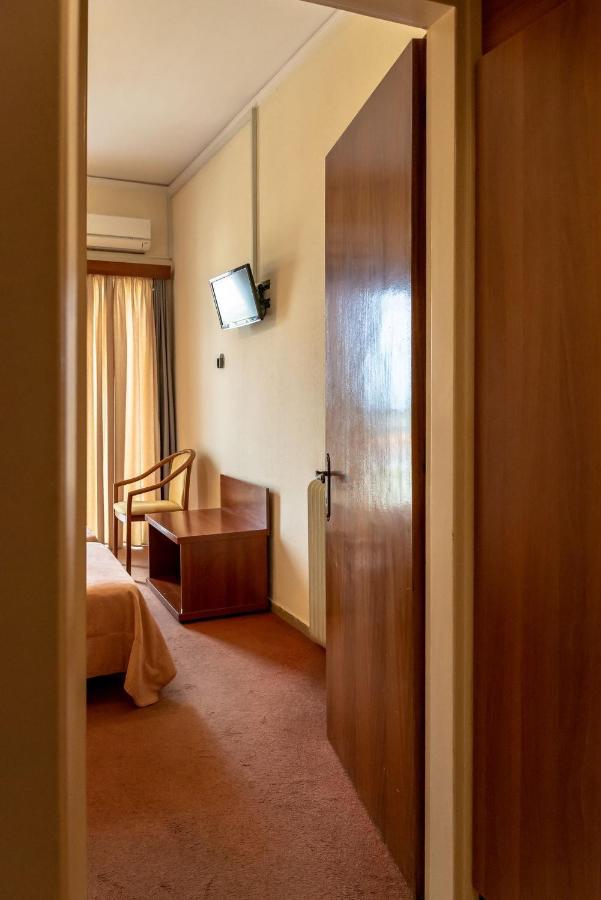Telis Hotel Aigio Exterior foto